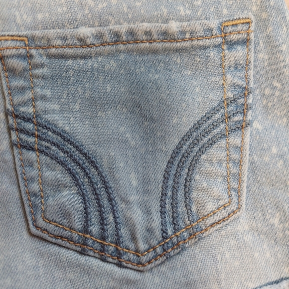 Hollister Low Rise Distressed Jean Short - Size 00 w23 - white spots print - Picture 4 of 10